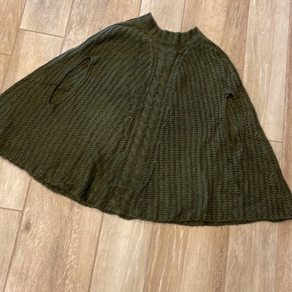 debut Sweaters - Debut Olive Green Poncho SMALL/MEDUIM FIT